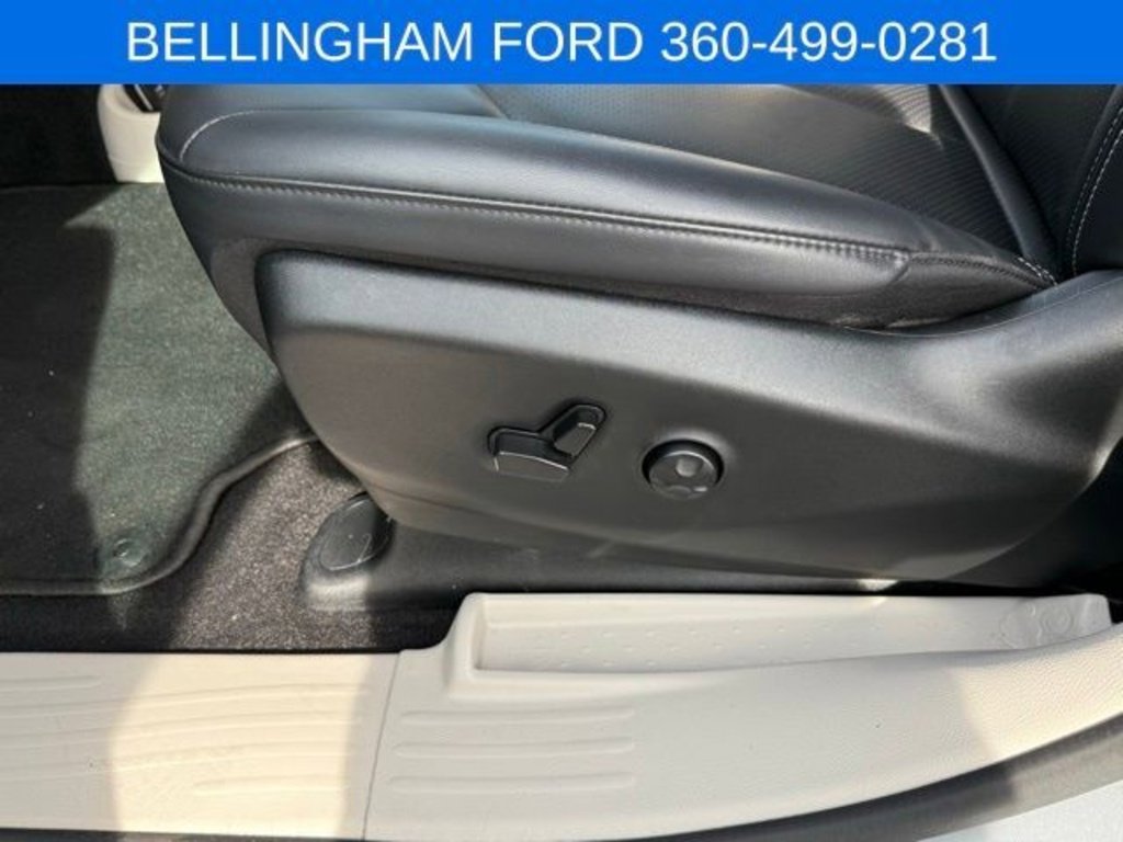 Used 2024 Chrysler Pacifica Touring-L image 18