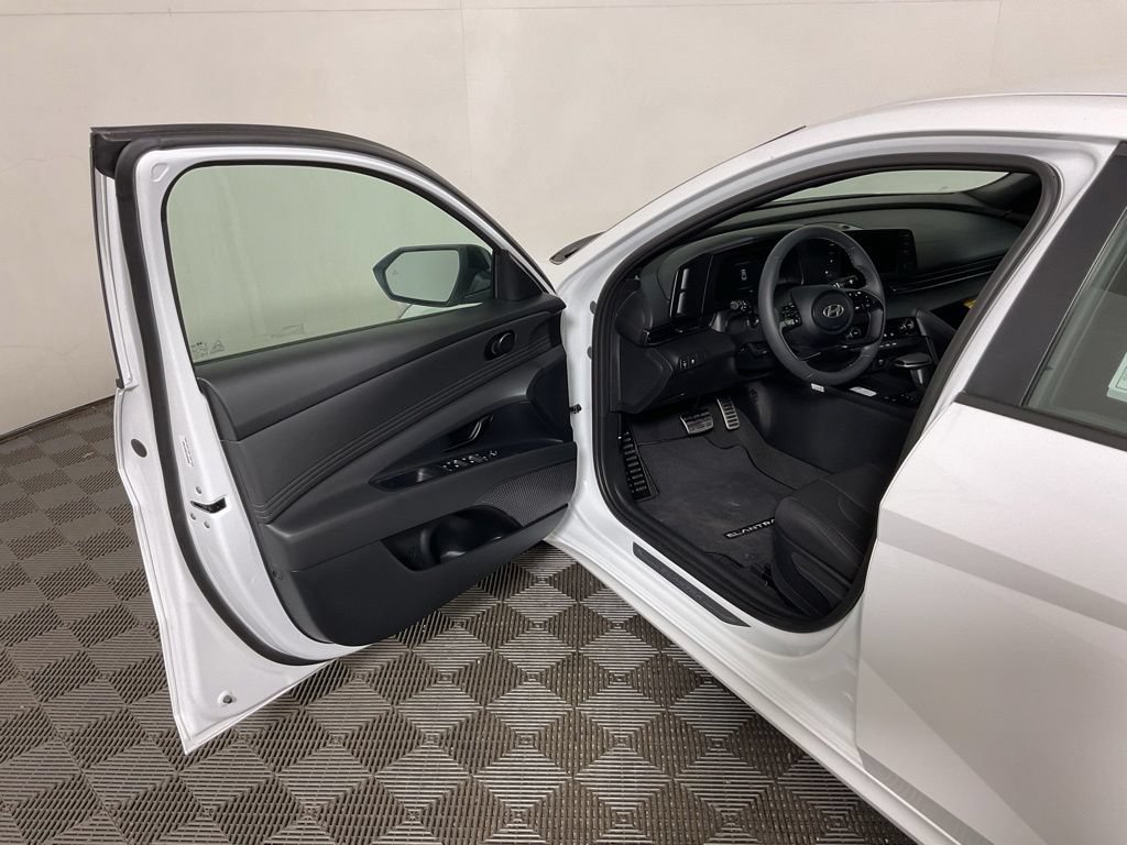 New 2026 Hyundai Elantra Sport FWD image 17