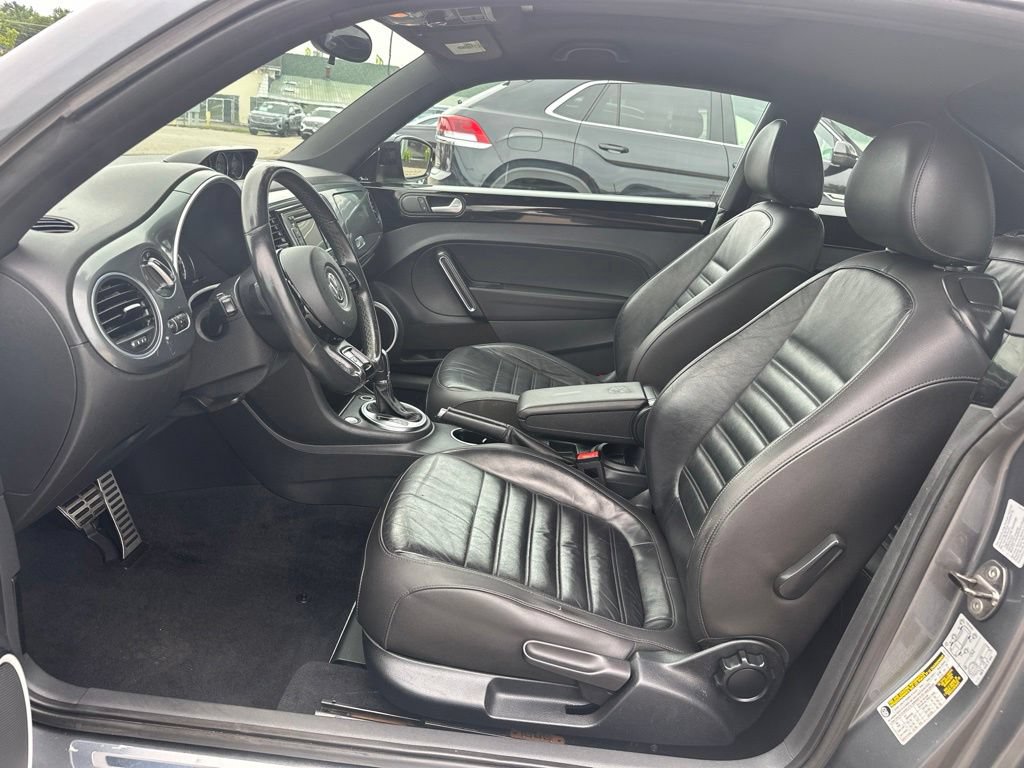 Used 2014 Volkswagen Beetle R-Line FWD image 11