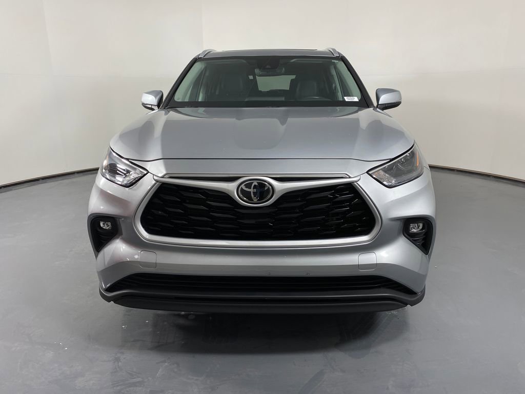 Used 2024 Toyota Highlander XLE image 2