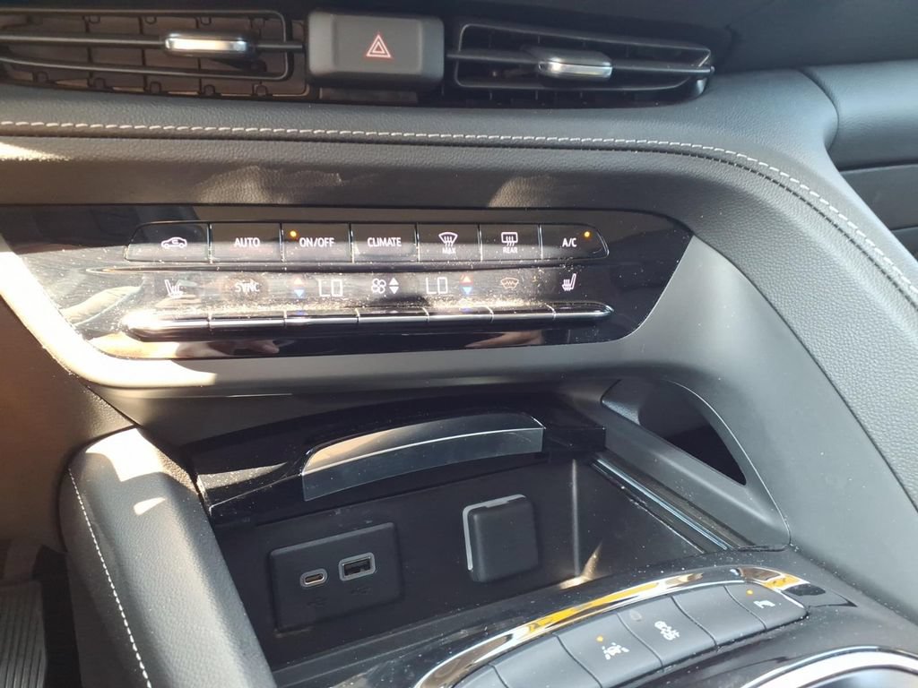 Used 2023 Buick Envision Essence FWD image 19