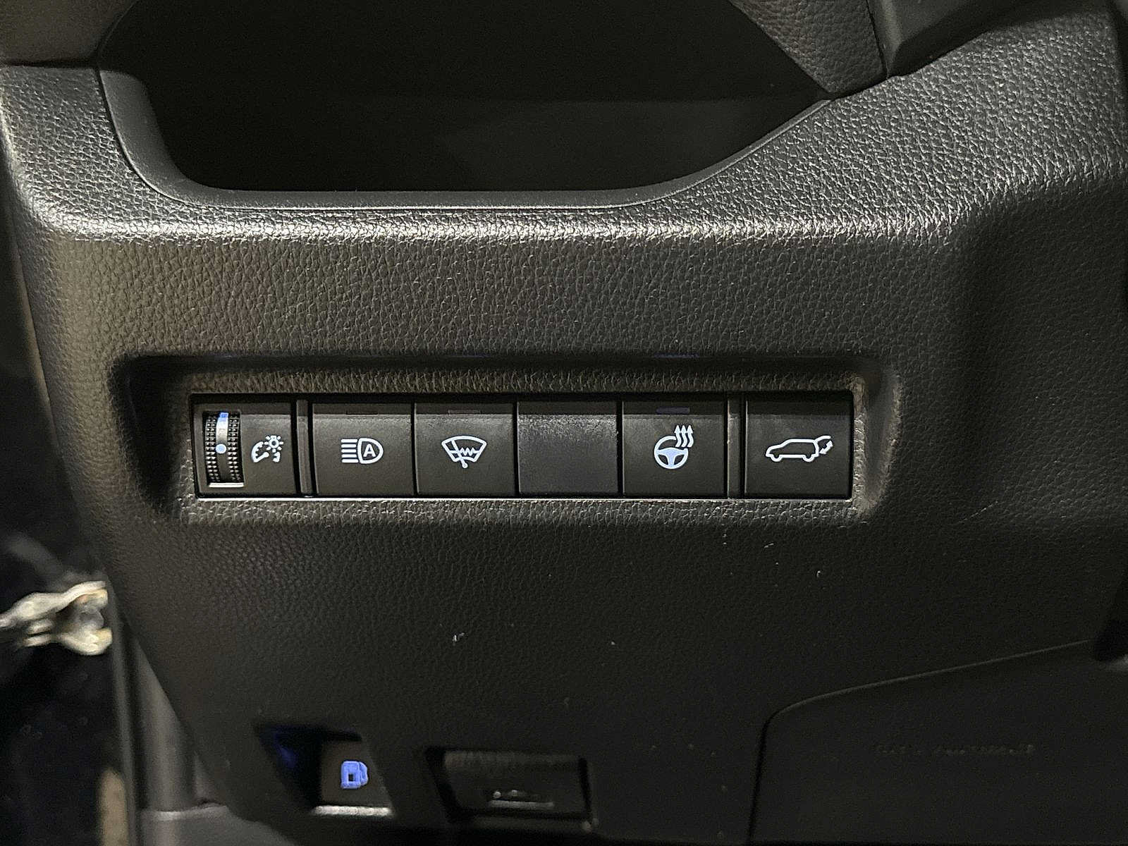 Used 2019 Toyota RAV4 XLE AWD/4WD image 30