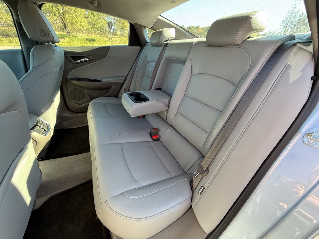 Certified 2017 Chevrolet Malibu LT w/ Leather Package FWD image 29