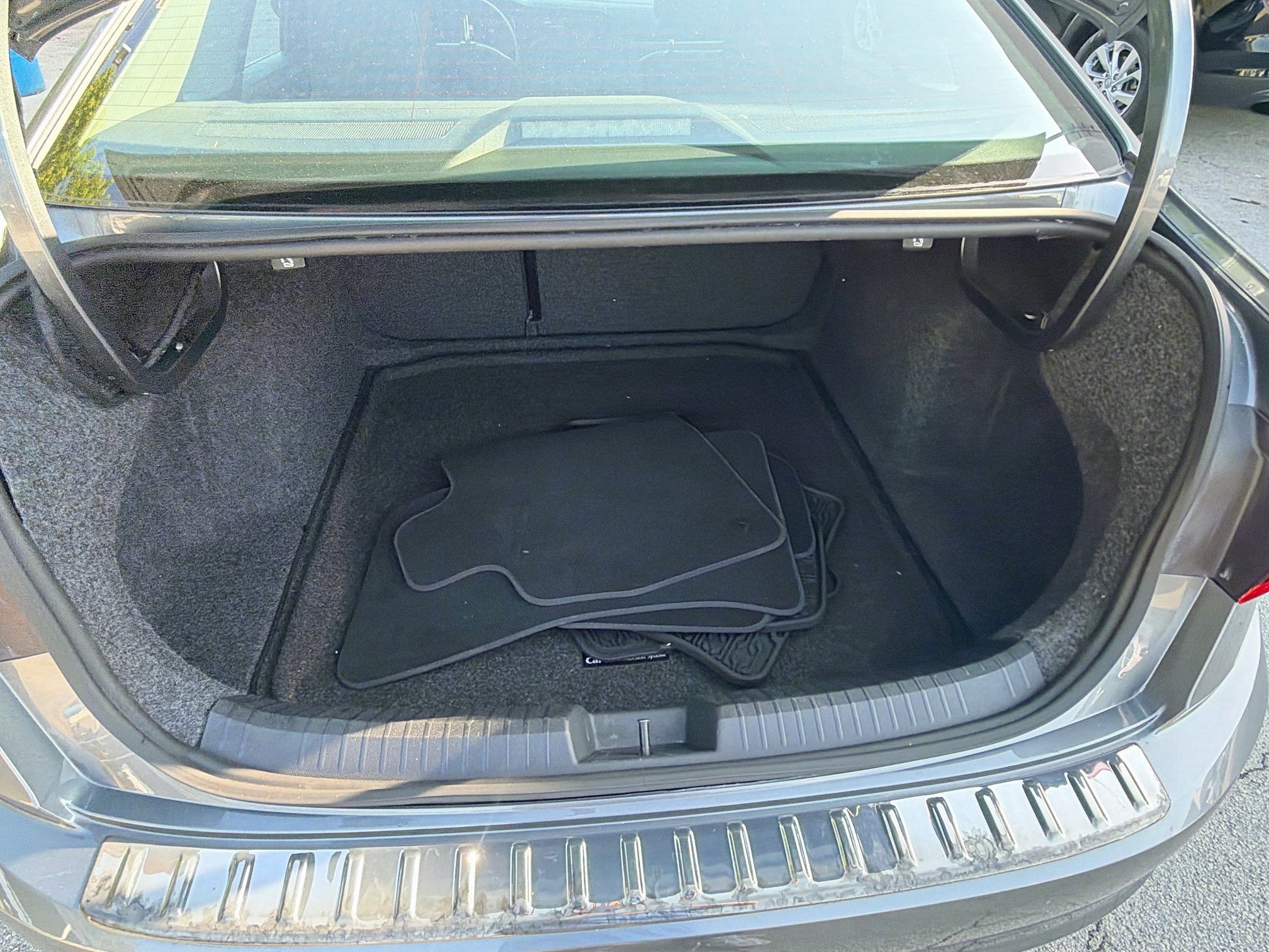 Used 2019 Volkswagen Jetta SEL w/ Cold Weather Package FWD image 25