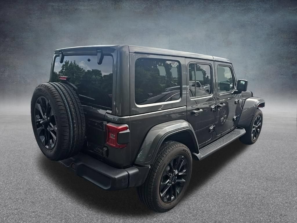 Used 2025 Jeep Wrangler Unlimited Sahara AWD/4WD image 9