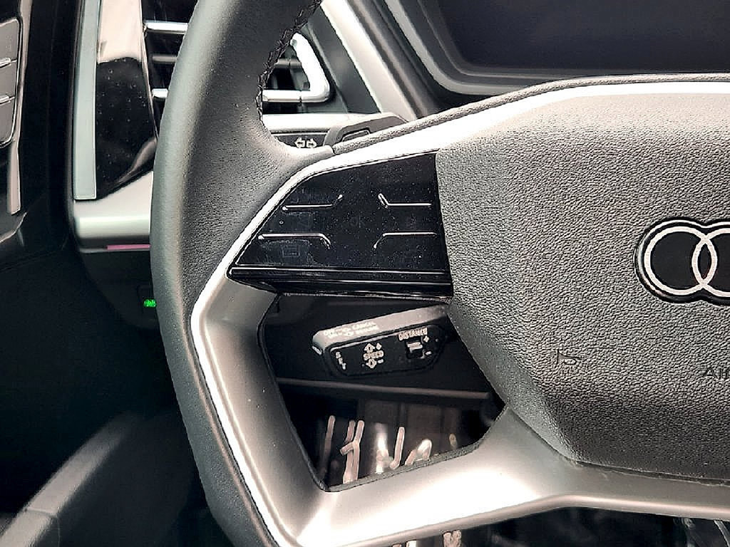 Used 2023 Audi Q4 e-tron Premium Plus AWD/4WD image 31
