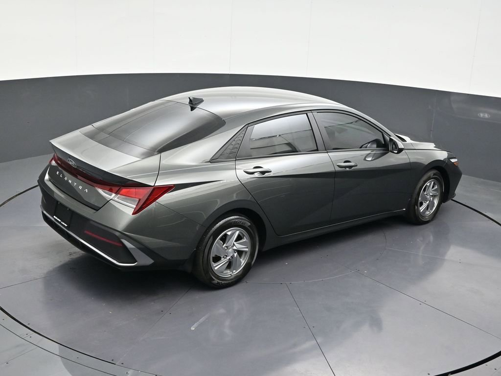 Used 2024 Hyundai Elantra SE image 19