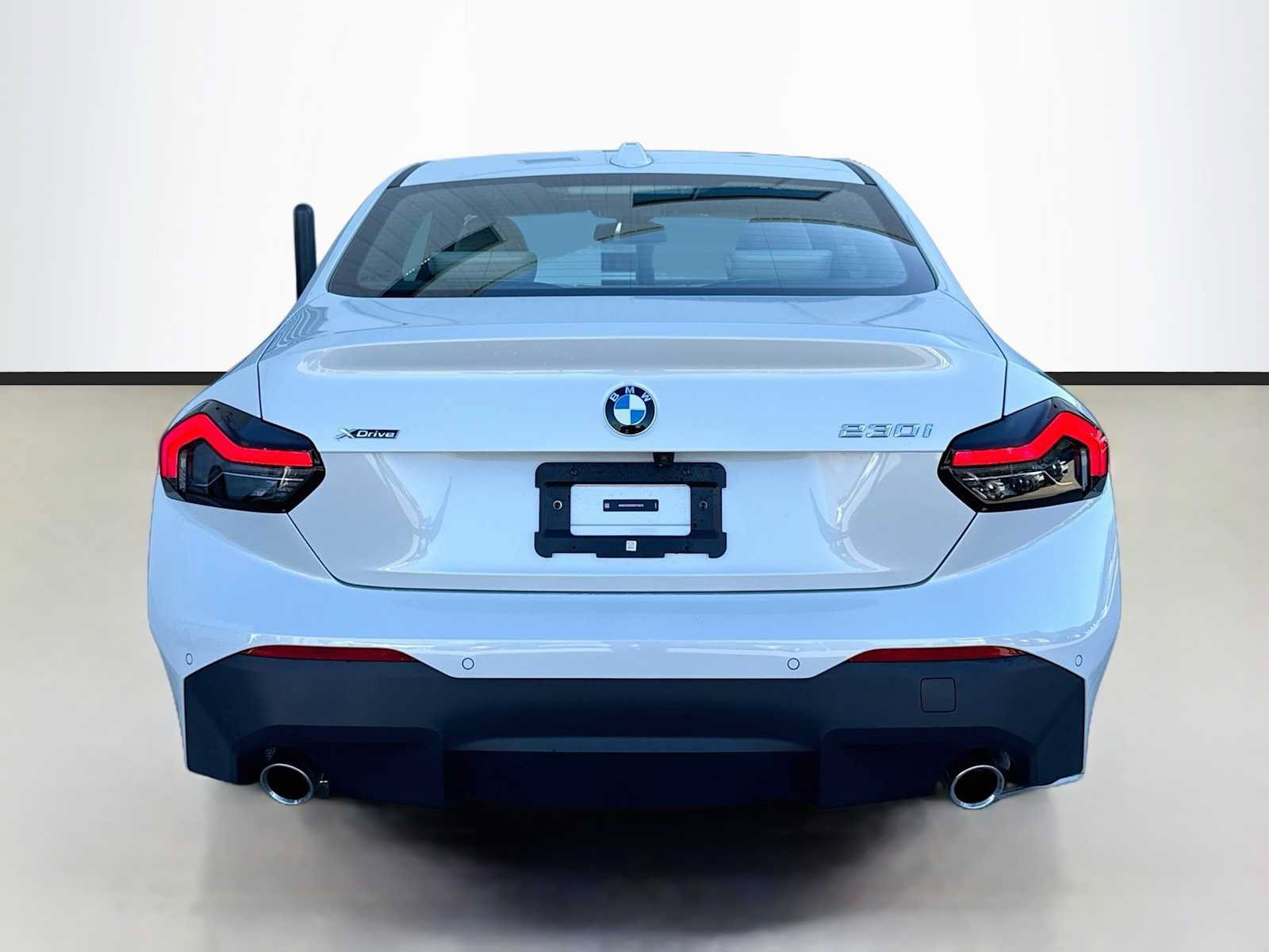Used 2025 BMW 230i xDrive Coupe w/ Convenience Package AWD/4WD image 4