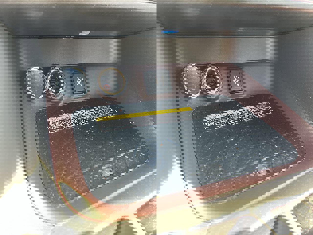 Used 2019 Toyota RAV4 Limited image 29