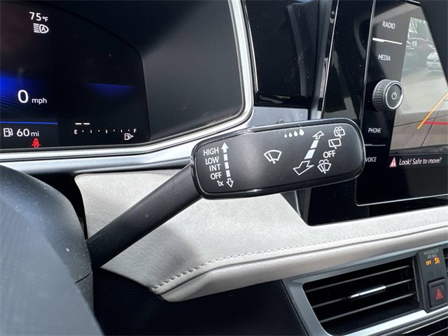Certified 2025 Volkswagen Taos SE image 25