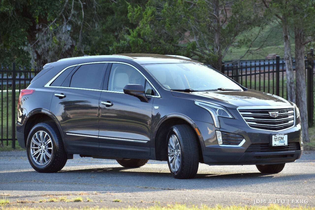 Used 2017 Cadillac XT5 Luxury w/ Driver Awareness Package AWD/4WD image 4