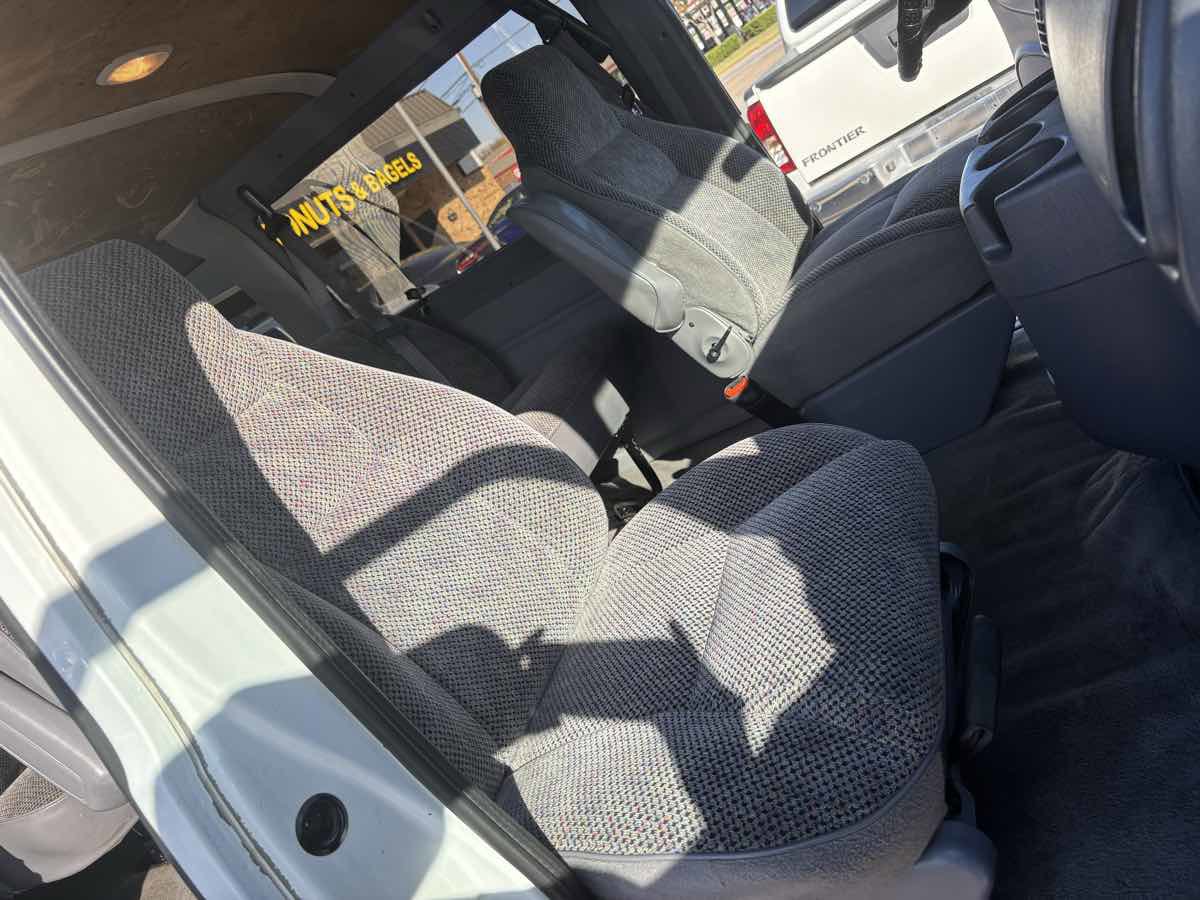 Used 2000 Dodge B3500 image 24