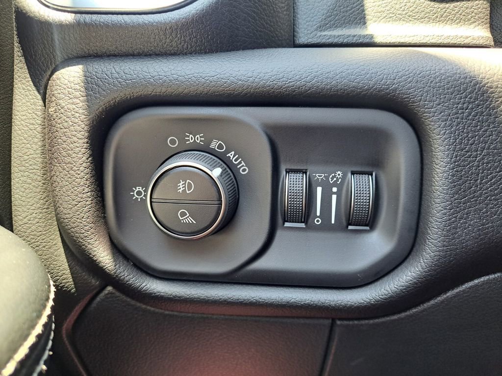 Used 2025 RAM 2500 Laramie image 15