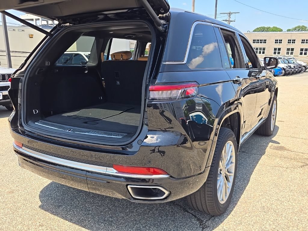 Certified 2023 Jeep Grand Cherokee Summit AWD/4WD image 11