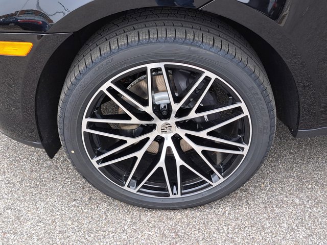 Used 2026 Porsche Macan AWD/4WD image 11