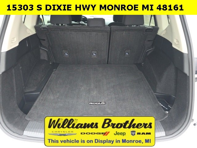 Used 2024 Nissan Rogue S image 7