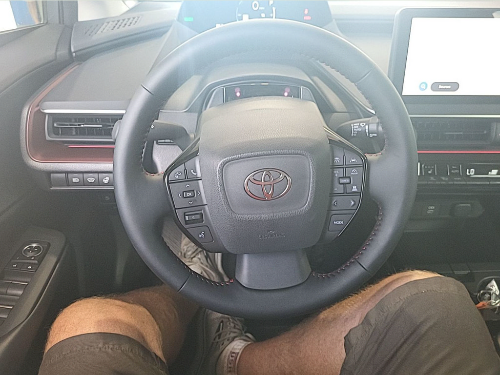 Used 2025 Toyota Prius Plug-In Hybrid FWD image 10