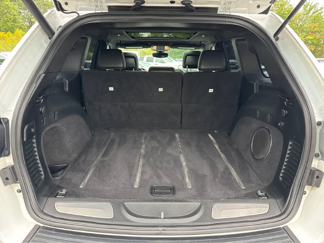 Used 2017 Jeep Grand Cherokee Trailhawk w/ Trailhawk Luxury Group AWD/4WD image 14