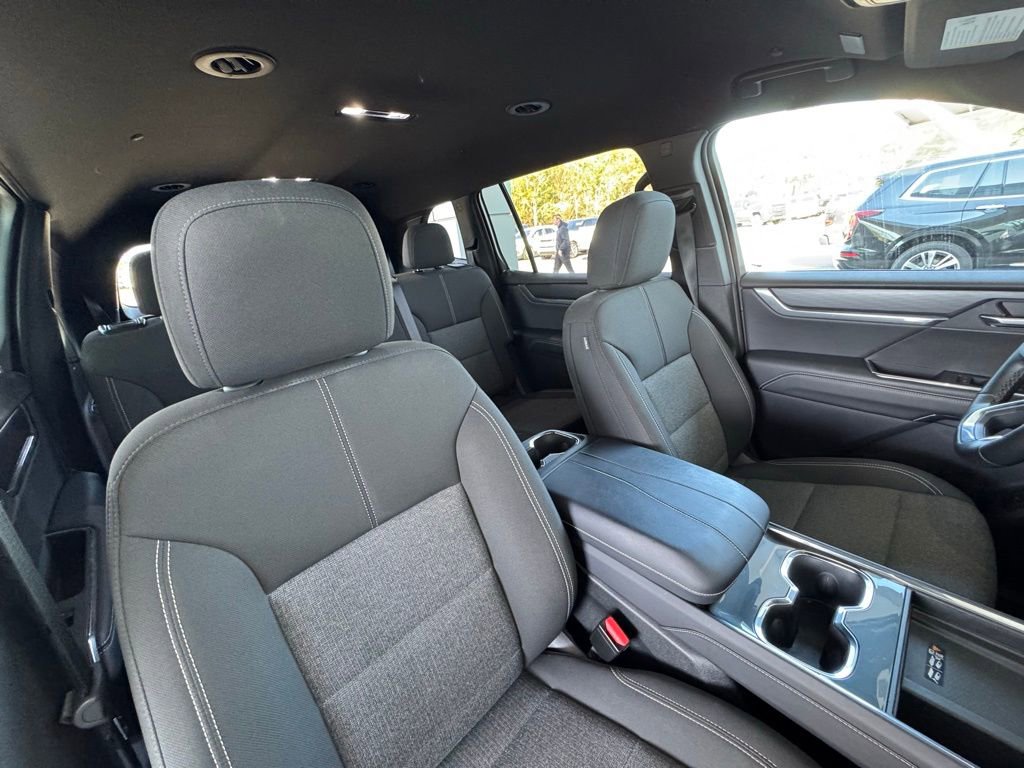 Used 2025 GMC Acadia Elevation image 18