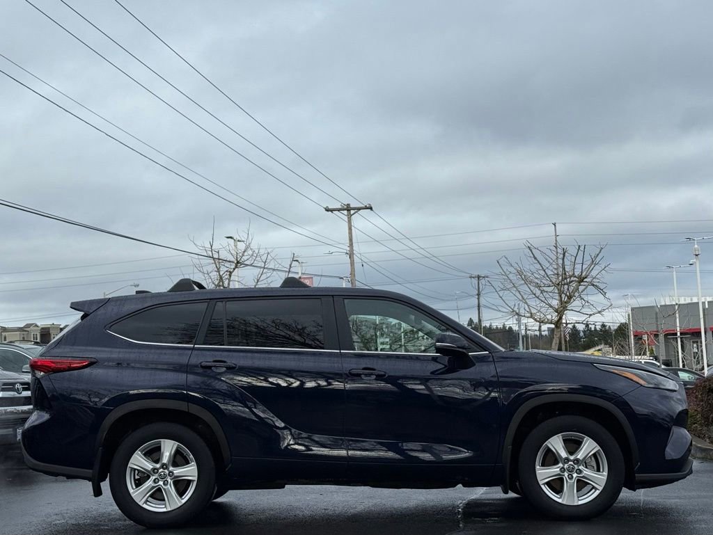 Used 2023 Toyota Highlander L image 6