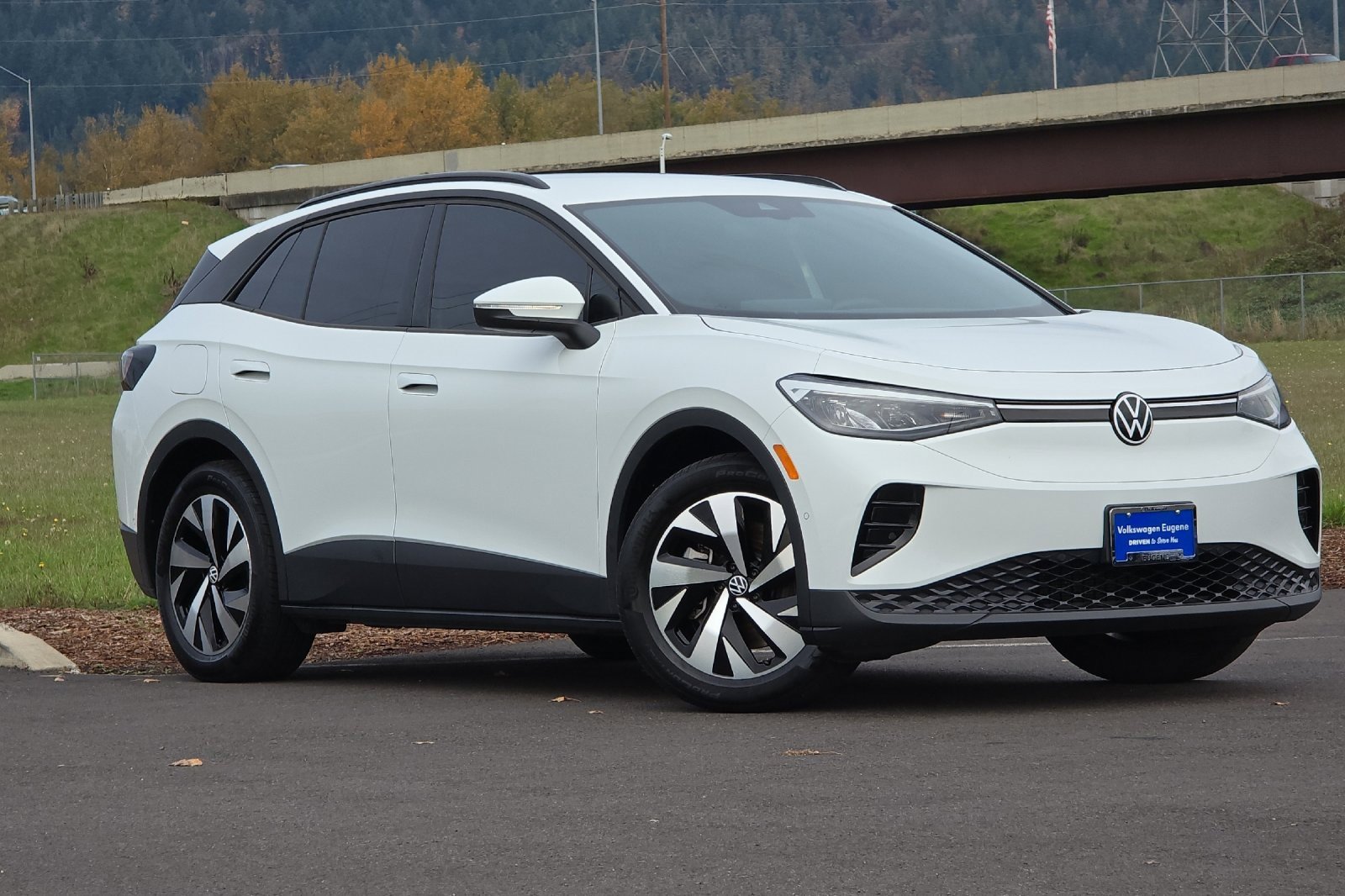 Used 2023 Volkswagen ID.4 2WD image 1