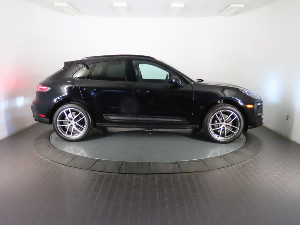 Certified 2026 Porsche Macan AWD/4WD image 8