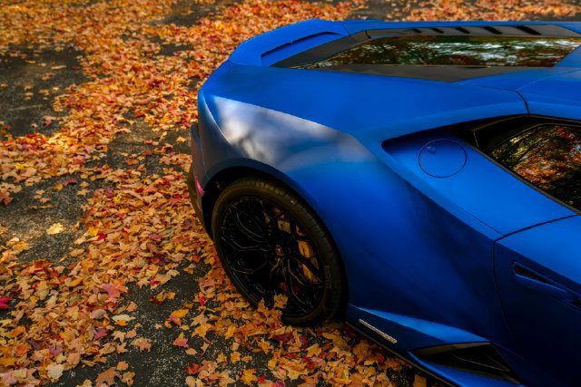 Used 2022 Lamborghini Huracan EVO RWD image 32