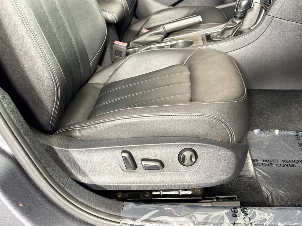 Used 2022 Volkswagen Passat 2.0T FWD image 37