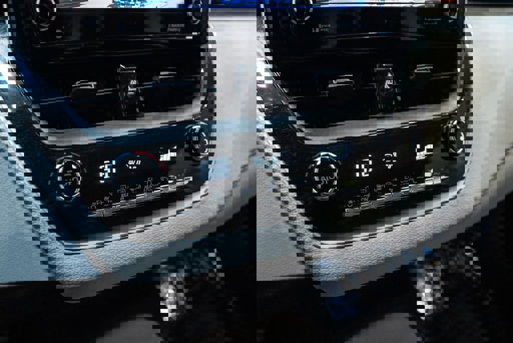 Used 2021 Toyota Corolla LE image 24