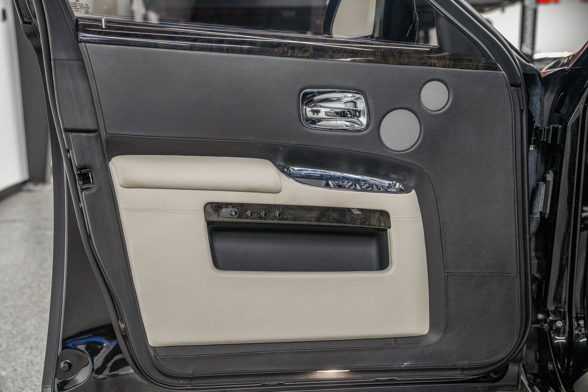 Used 2014 Rolls-Royce Ghost image 38