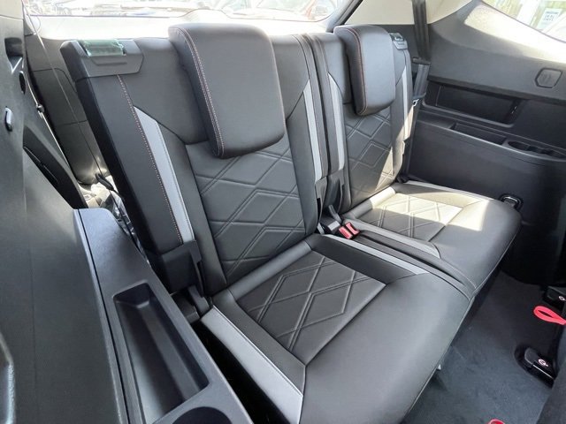 New 2025 Volkswagen Atlas Peak Edition SE image 27