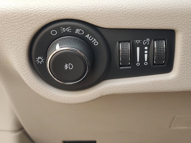 Used 2023 Chrysler Pacifica Touring-L FWD image 25