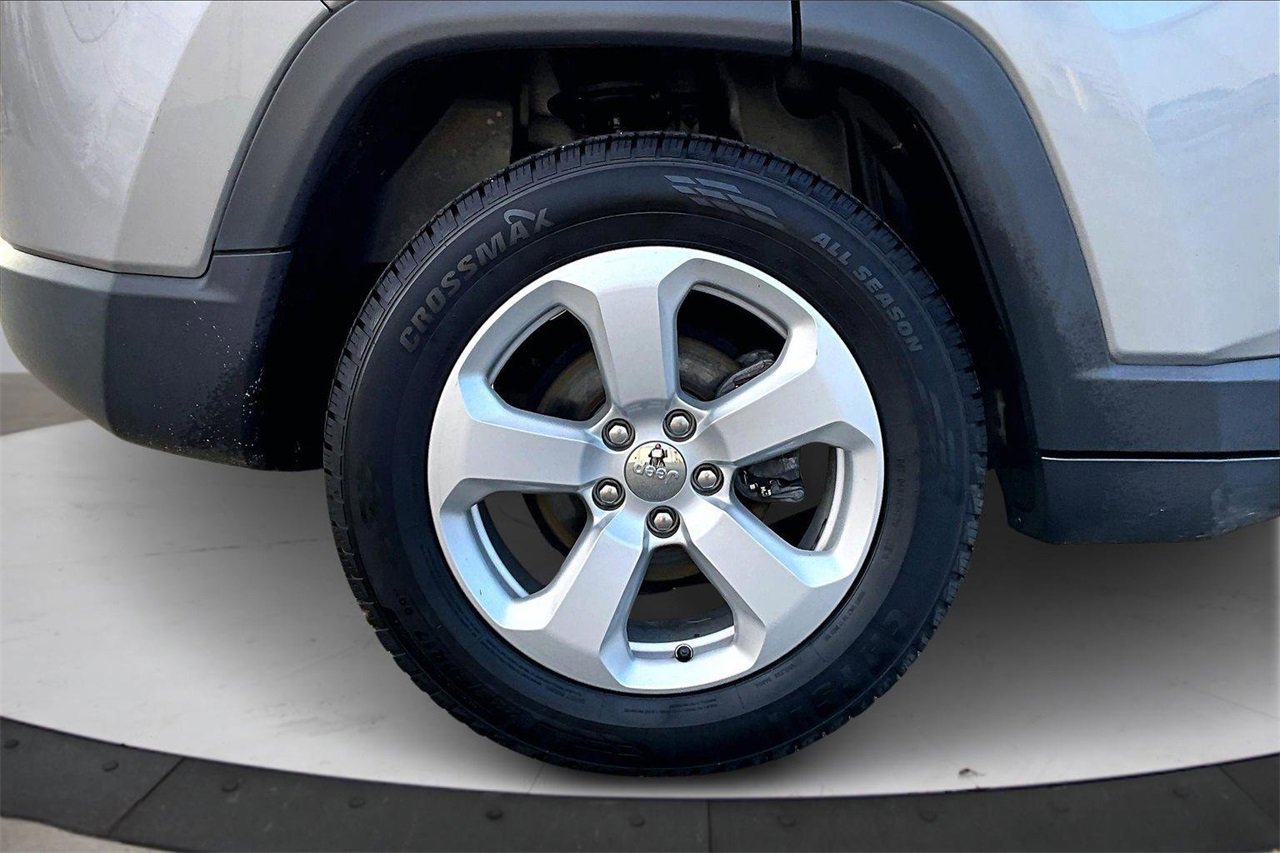 Certified 2019 Jeep Compass Latitude w/ Cold Weather Group image 33