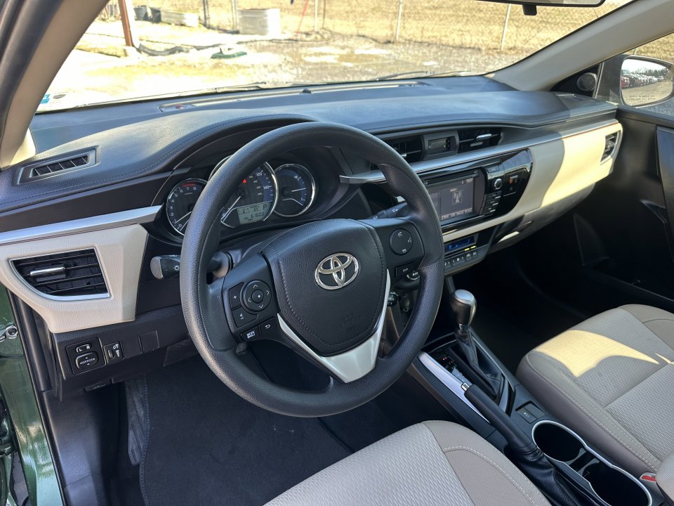 Used 2015 Toyota Corolla LE image 9