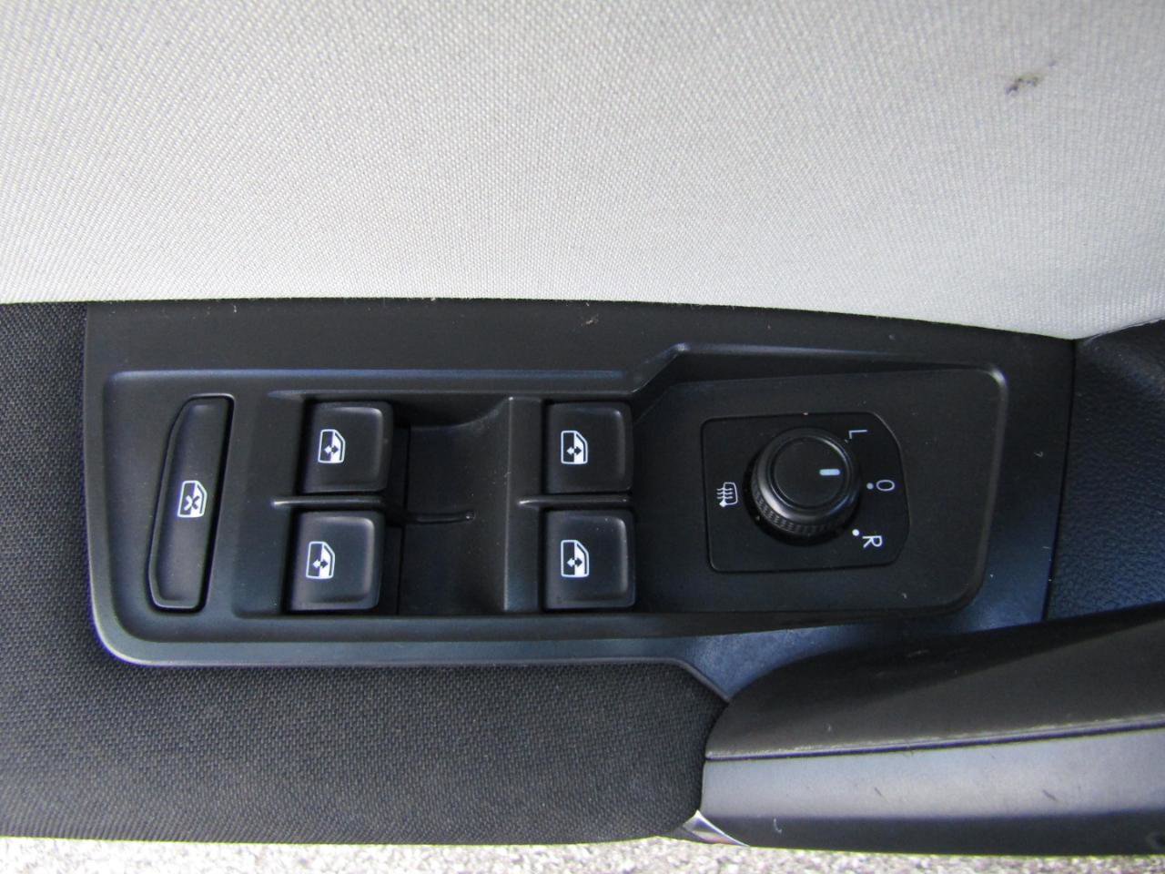 Used 2020 Volkswagen Tiguan S AWD/4WD image 11