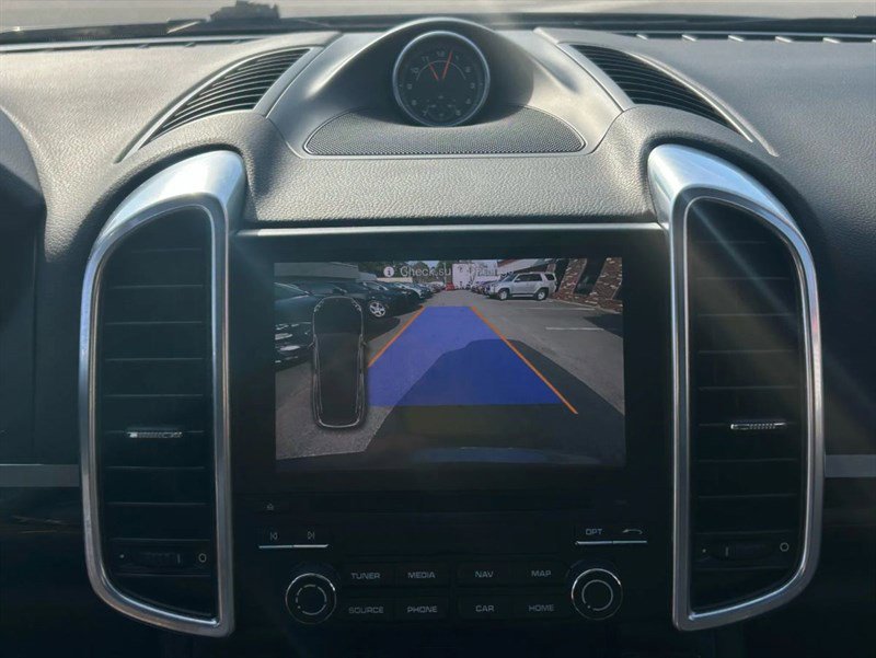 Used 2018 Porsche Cayenne Sport Utility 4D image 12