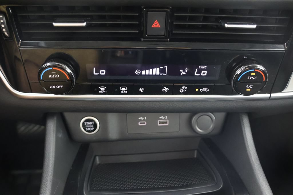 Used 2022 Nissan Rogue SV AWD/4WD image 15