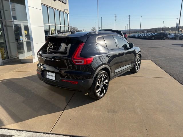 Used 2021 Volvo XC40 T4 R-Design w/ Climate Package image 6