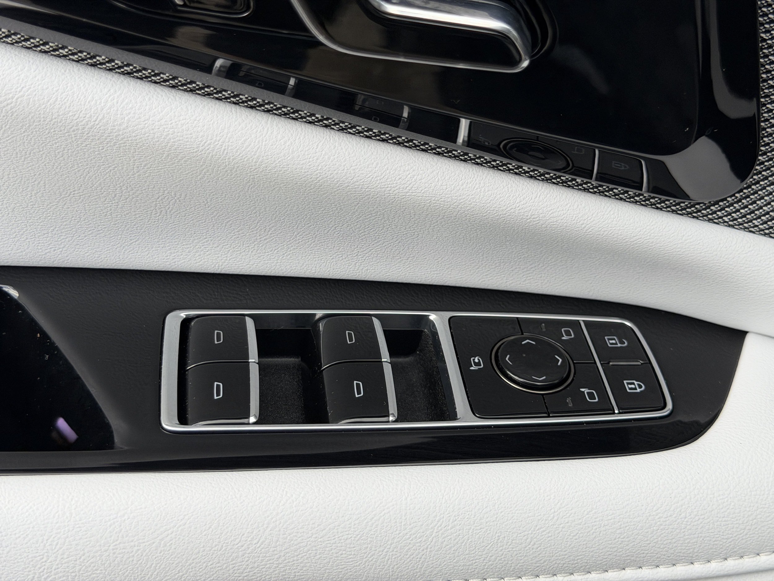 New 2026 Cadillac Optiq Luxury 1 RWD image 18