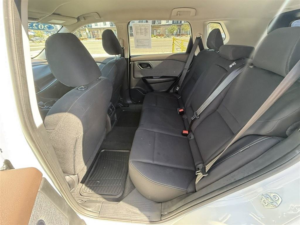 Used 2023 Nissan Rogue S AWD/4WD image 19