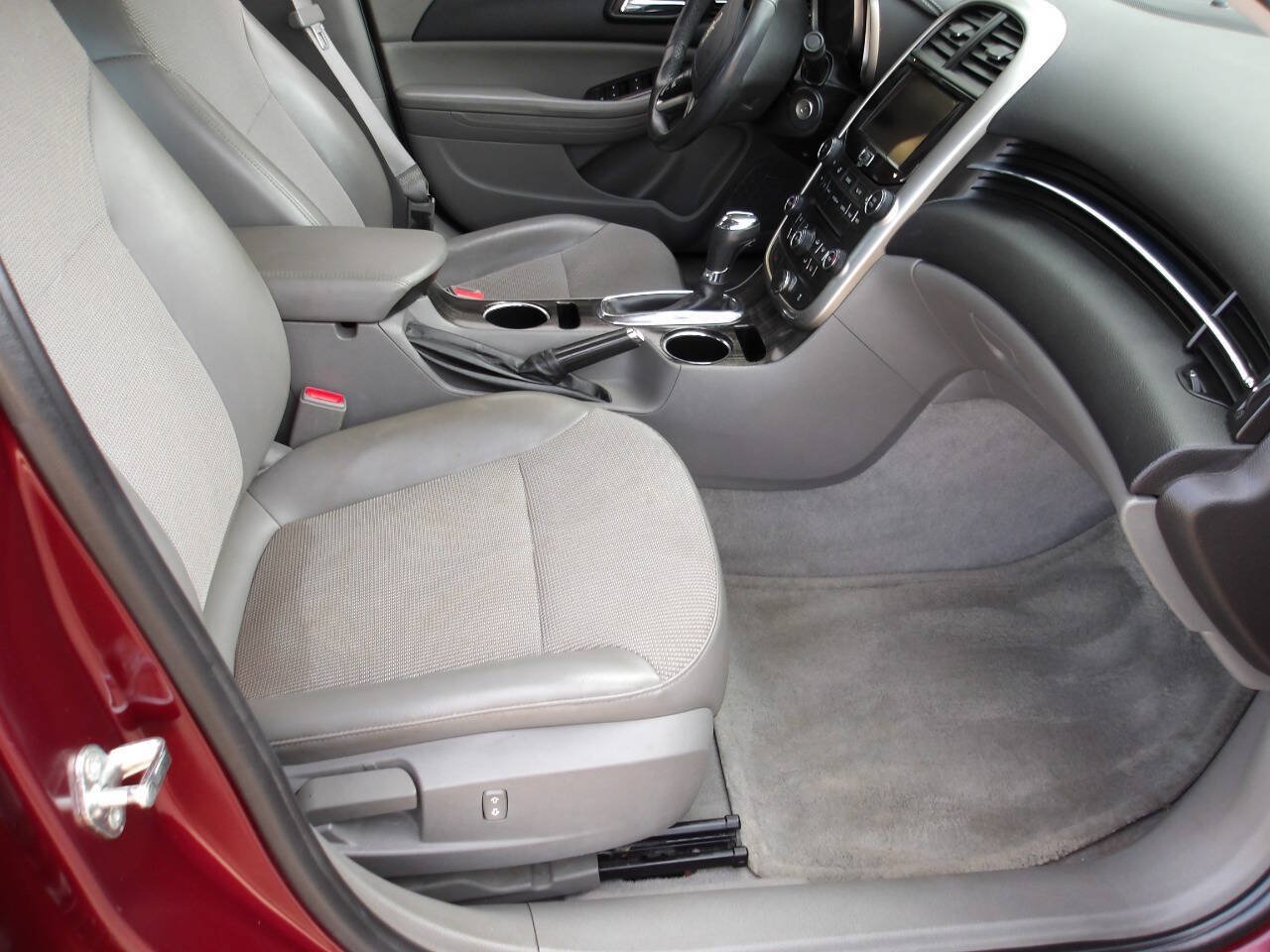 Used 2015 Chevrolet Malibu LT FWD image 7