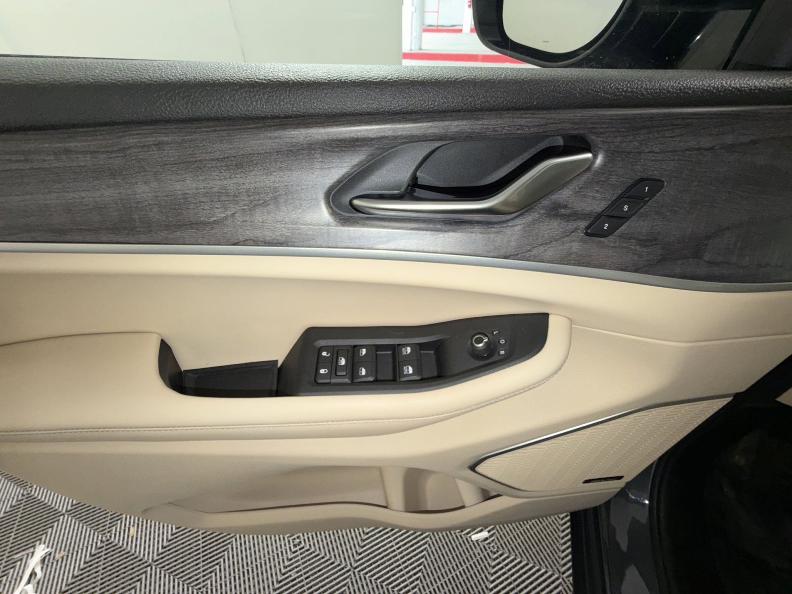 Used 2022 Jeep Grand Cherokee L Limited w/ MOPAR Finishing Package image 15