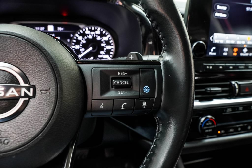 Used 2023 Nissan Pathfinder SL AWD/4WD image 36