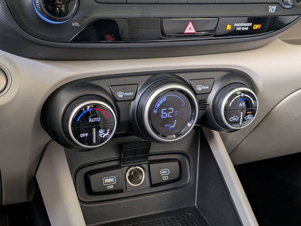 Used 2025 Hyundai Venue SEL FWD image 17
