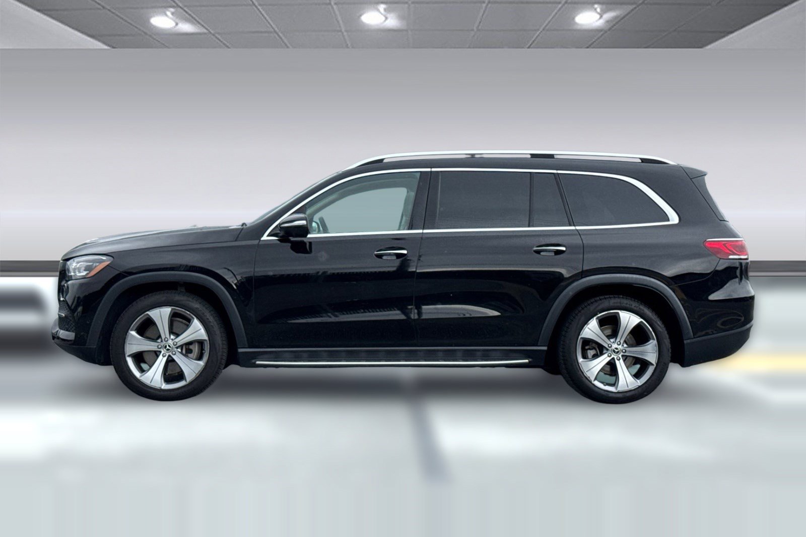 Used 2021 Mercedes-Benz GLS 450 4MATIC image 2