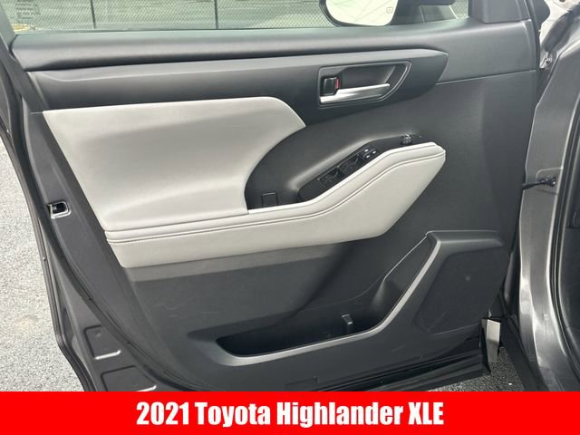 Certified 2021 Toyota Highlander XLE FWD image 4