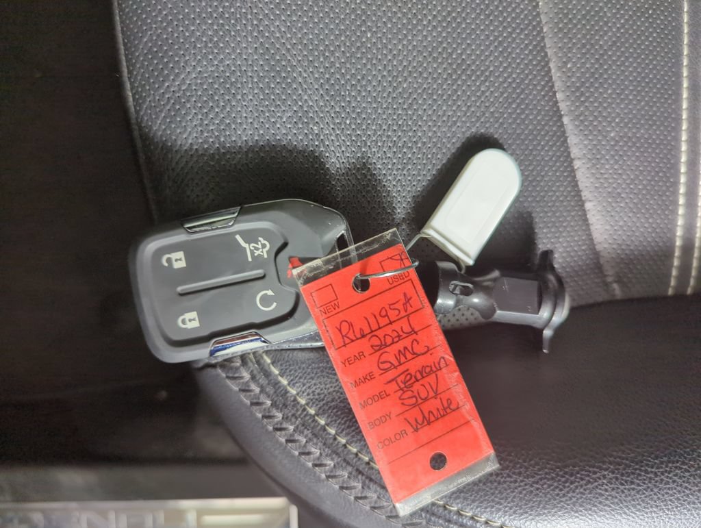 Used 2024 GMC Terrain Denali AWD/4WD image 23
