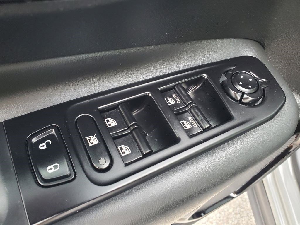 Used 2022 Jeep Renegade Altitude w/ Sun/Sound Group AWD/4WD image 9
