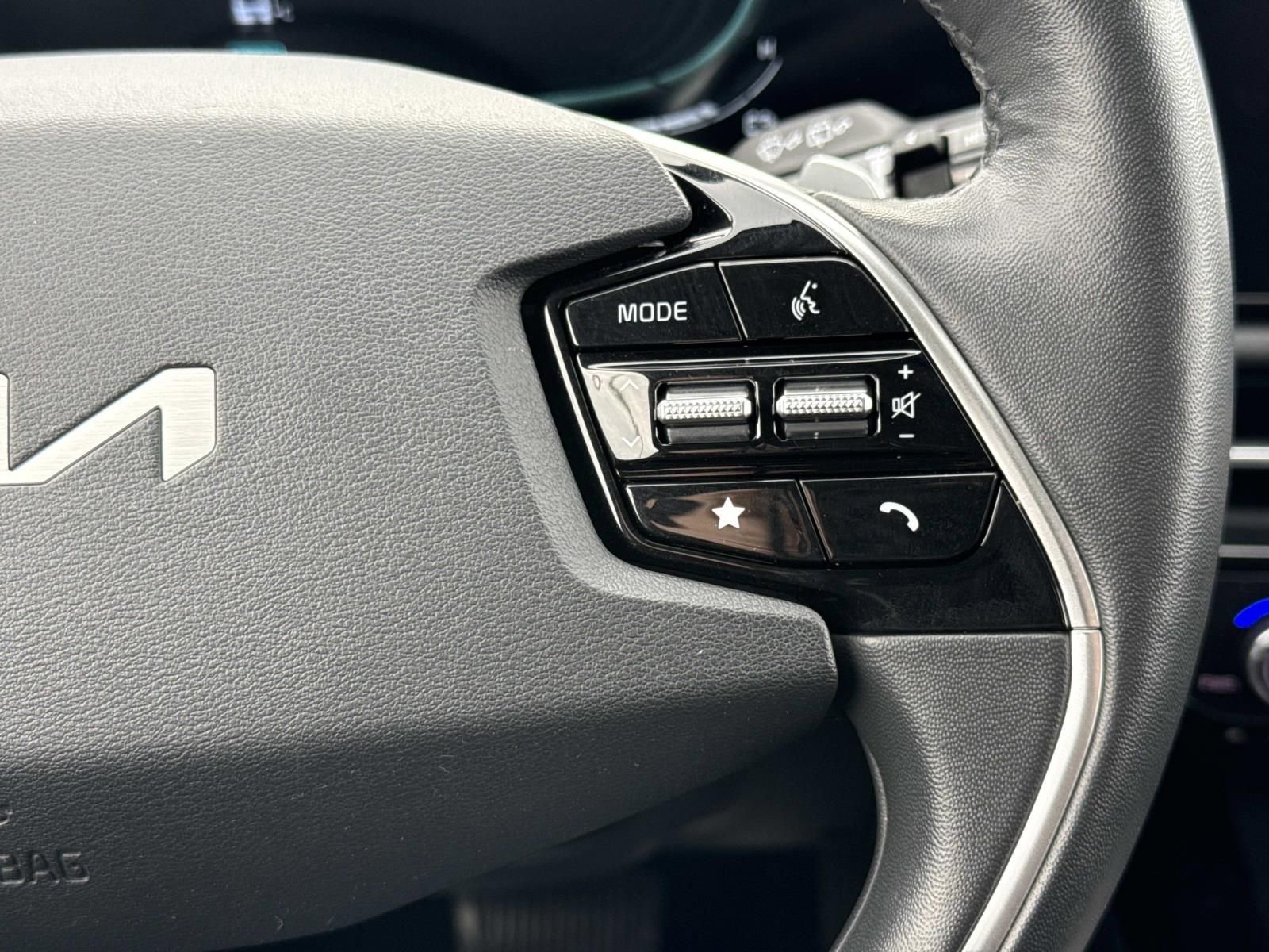 Used 2023 Kia Niro EX w/ EX Cold Weather Package image 13