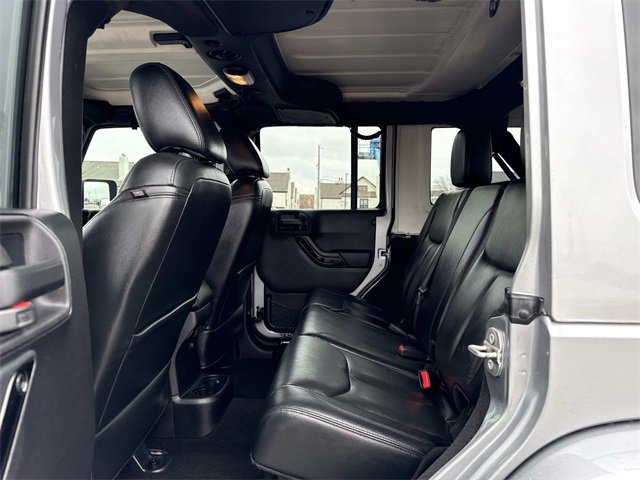 Used 2015 Jeep Wrangler Unlimited Sahara image 12